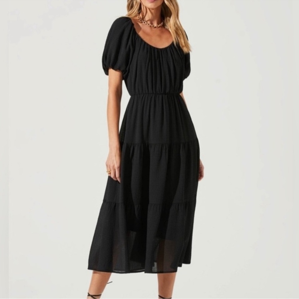 ASTR the Label Smocked Tiered Midi Dress in Black Size Large